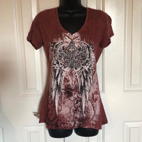 YUJIN Tops - YUJIN 🌹 EMBELLISHED TSHIRT Size 1X Fits Like XL